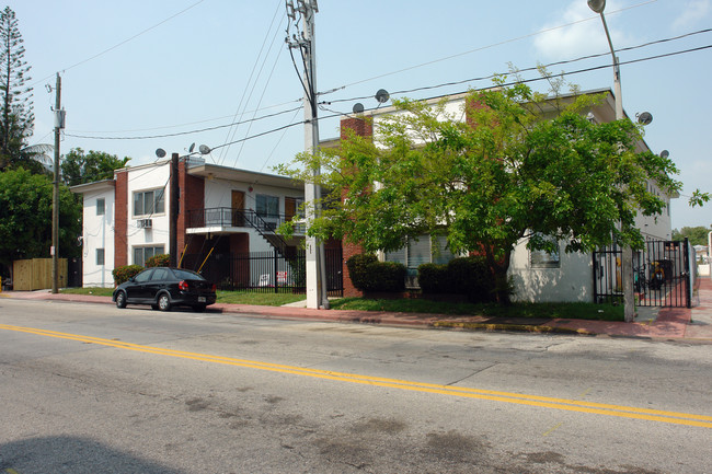 Rocco Apartments in Miami Beach, FL - Building Photo - Building Photo