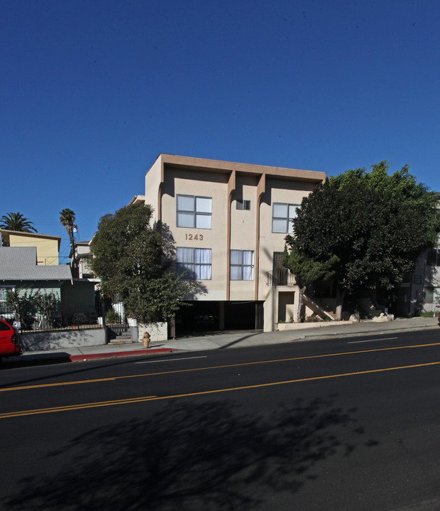 1243 N Virgil Ave in Los Angeles, CA - Foto de edificio