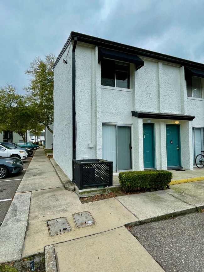 property at 4113 S Semoran Blvd