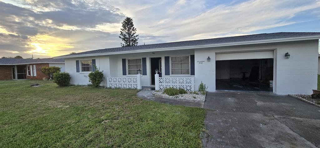 1740 Elinor Pl in Englewood, FL - Building Photo