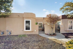 405 Zena Lona St NE in Albuquerque, NM - Building Photo