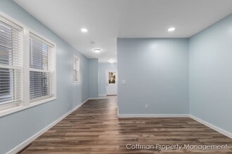 1560 Broadway Ave NW in Grand Rapids, MI - Building Photo - Building Photo