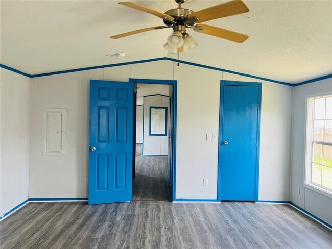 2525 Oyster Creek Bend in Freeport, TX - Building Photo - Building Photo