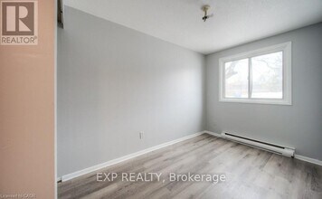 1200 Courtland Ave E in Kitchener, ON - Building Photo - Building Photo