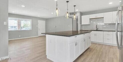 6608 E Latham St in Scottsdale, AZ - Building Photo - Building Photo