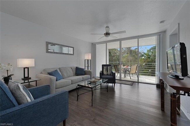15161 Cedarwood Ln, Unit 1205 in Naples, FL - Building Photo - Building Photo