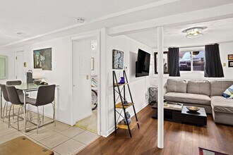 243 Lake St in Waltham, MA - Building Photo - Building Photo