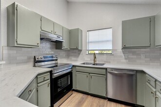 3001 W Slaughter Ln in Austin, TX - Building Photo - Building Photo