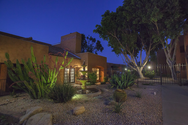 Paradise Foothills Apartment Homes in Phoenix, AZ - Foto de edificio - Building Photo