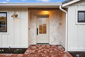 734 Calle Margarita in Thousand Oaks, CA - Building Photo - Building Photo