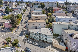 516 Wesley Ave in Oakland, CA - Building Photo - Building Photo