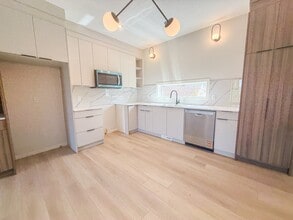 9307-9123 123 Ave NW in Edmonton, AB - Building Photo - Building Photo