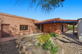 770 N Lazy J Wy in Tucson, AZ - Building Photo - Building Photo