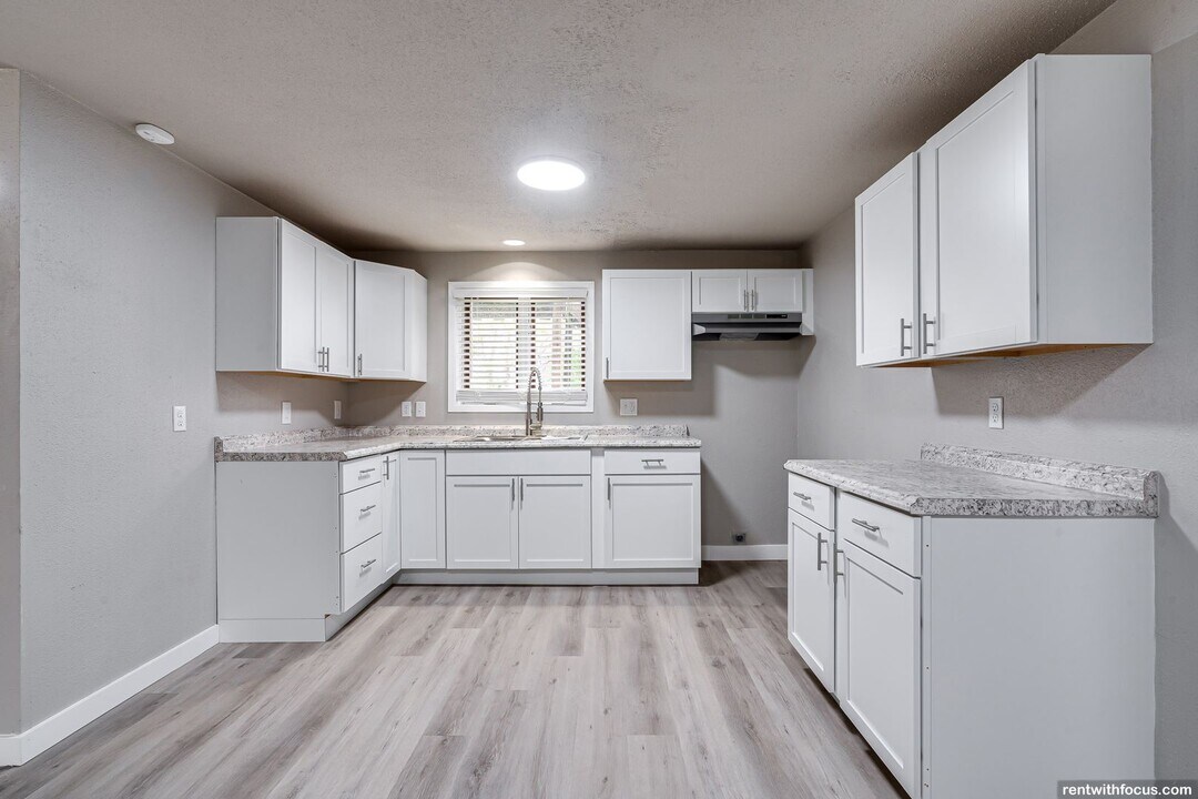 100 W 4th St in Kaukauna, WI - Building Photo