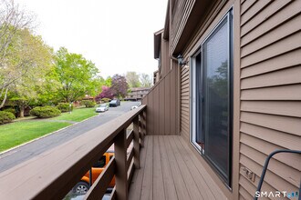 157 Shelter Rock Rd in Danbury, CT - Building Photo - Building Photo