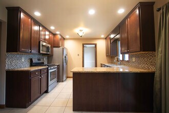1115 Sioux Dr in Crown Point, IN - Building Photo - Building Photo