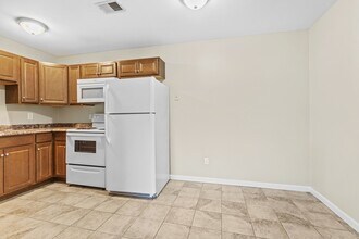 23210 Huron River Dr in Rockwood, MI - Building Photo - Building Photo