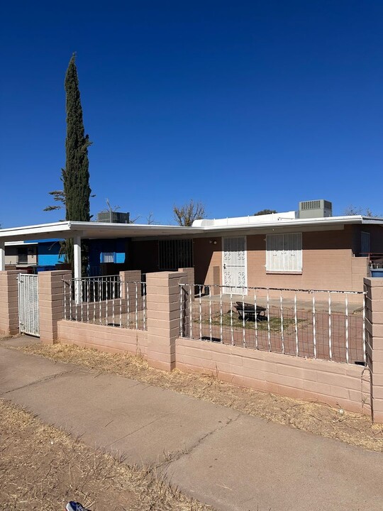 138 W Mossman St in Tucson, AZ - Foto de edificio