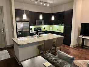 5655 Carnegie Blvd in Charlotte, NC - Building Photo - Building Photo