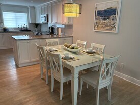 1100 8th Ave S in Naples, FL - Building Photo