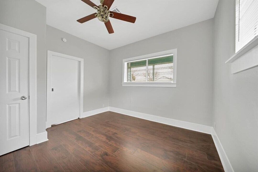 4824 Avenue O 1/2 in Galveston, TX - Building Photo