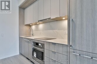 6 Greenbriar Rd in Toronto, ON - Building Photo - Building Photo