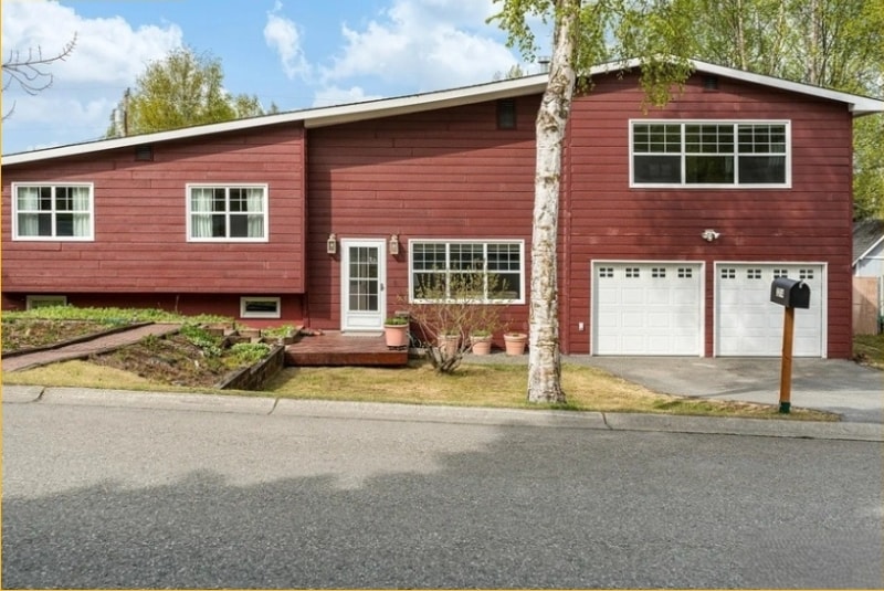 3314 Hiland Dr in Anchorage, AK - Building Photo