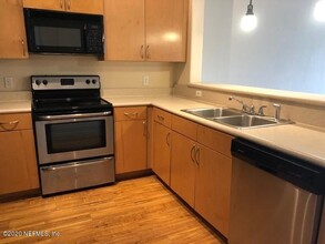 1300 Riverplace Blvd in Jacksonville, FL - Building Photo - Building Photo