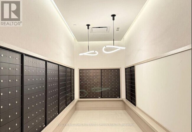 4015 The Exchange in Mississauga, ON - Building Photo - Building Photo