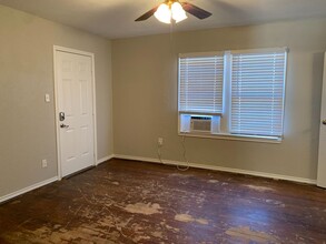 2324 16th St, Unit A in Lubbock, TX - Building Photo - Building Photo