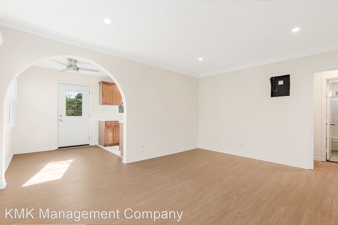 6029 1/2 Venice Blvd. in Los Angeles, CA - Building Photo