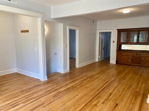 2058 W Hutchinson St, Unit 1 in Chicago, IL - Building Photo - Building Photo