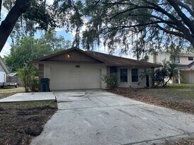 5818 Bambi Dr in Lakeland, FL - Building Photo