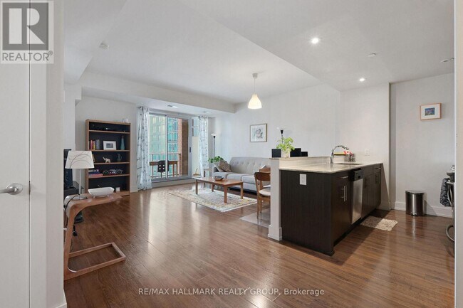 100 Champagne Ave S in Ottawa, ON - Building Photo - Building Photo