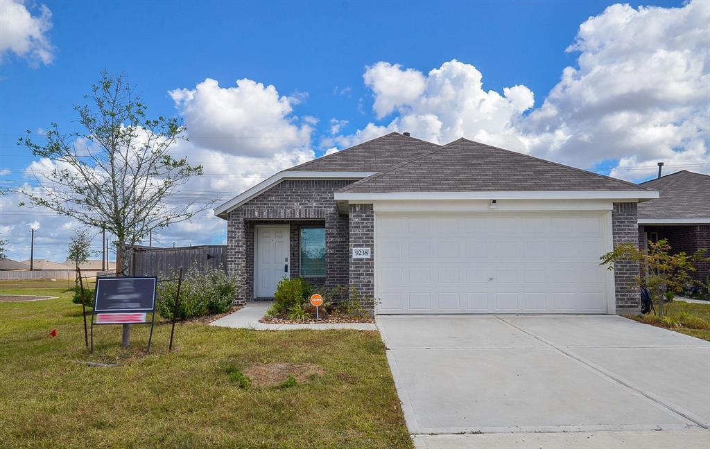 9238 Burnet Flds Dr in Baytown, TX - Building Photo