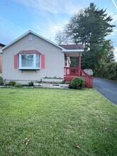 64 Tomlinson Ave in Plainville, CT - Building Photo - Building Photo