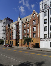 Los Gatos Apartments in Los Angeles, CA - Building Photo - Building Photo