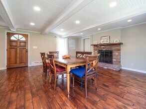 742 Redding Rd in Redding, CT - Building Photo - Building Photo
