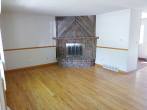 424 Clover Ln in Fort Collins, CO - Foto de edificio - Building Photo