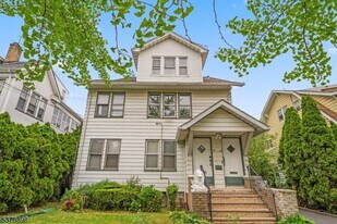 67 Grumman Ave in Newark, NJ - Building Photo