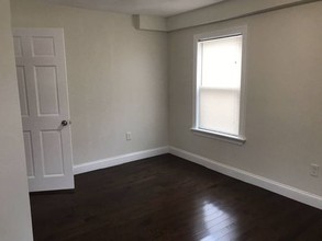 130 Brooks St-Unit -2H in Boston, MA - Building Photo - Building Photo