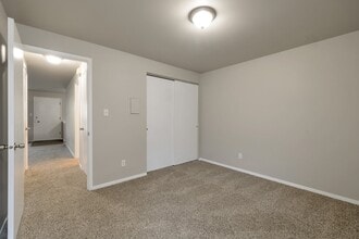 Garden Square Apartments in Puyallup, WA - Foto de edificio - Building Photo