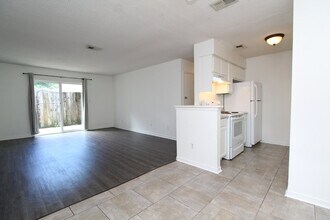 50 Fulton Ave-Unit -D-13 in Pensacola, FL - Building Photo - Building Photo
