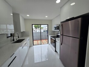 800 NW 105th Pl in Miami, FL - Building Photo - Building Photo