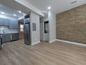 440 W Belden Ave, Unit #428-09 in Chicago, IL - Building Photo - Building Photo