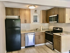 1215 Queen Anne Ave N, Unit 3 in Seattle, WA - Building Photo - Building Photo