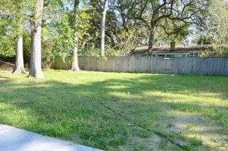 111 Monroe Rd in Ladson, SC - Foto de edificio - Building Photo