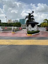 7745 SW 86th St-Unit -D-316 in Miami, FL - Foto de edificio - Building Photo
