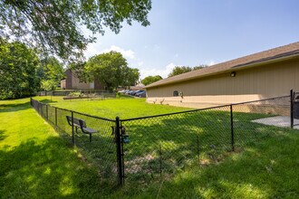 The Hampton at Coral Ridge in Coralville, IA - Building Photo - Building Photo