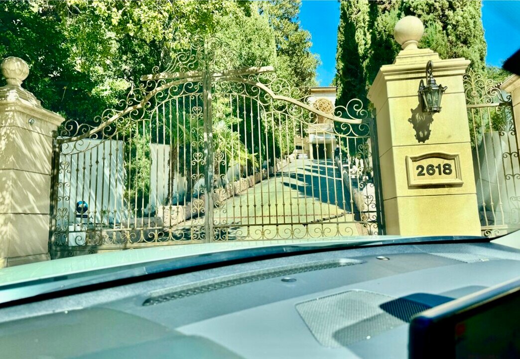 2618 N Vermont Ave in Los Angeles, CA - Foto de edificio